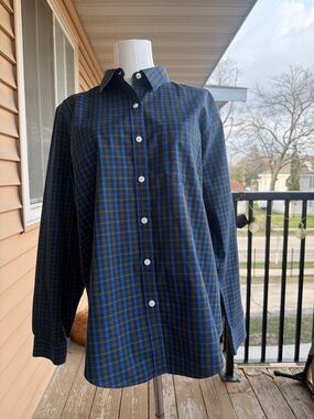 NWOT L.L. Bean Men's Navy and Black Plaid Button-Down Shirt